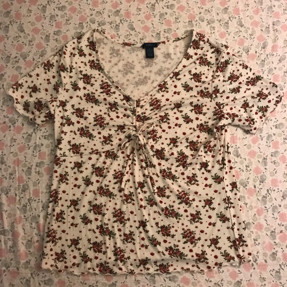 Floral Lettuce Edge Top